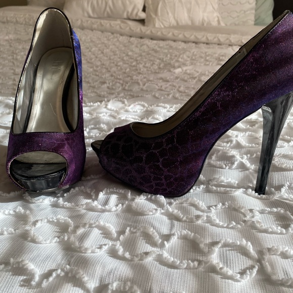 Heels - Picture 1 of 2